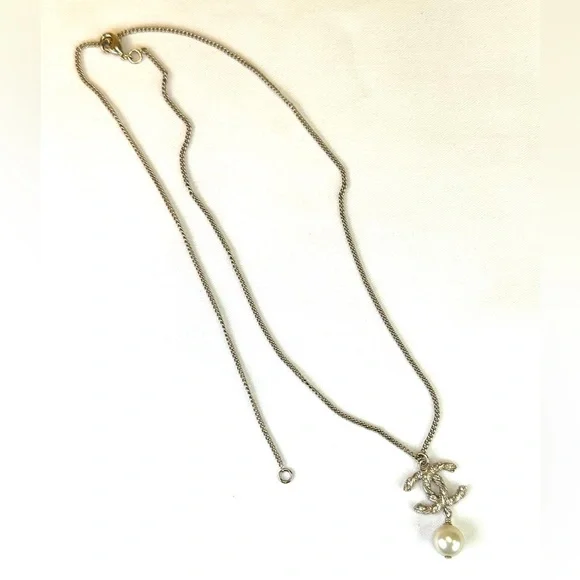 Chanel Gold and Pearl Pendant Necklace - Picture 10 of 12